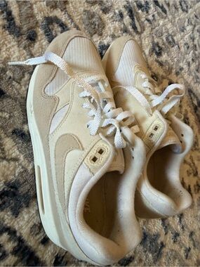Nike Off-White/Cream Low-Top Lace Sneakers